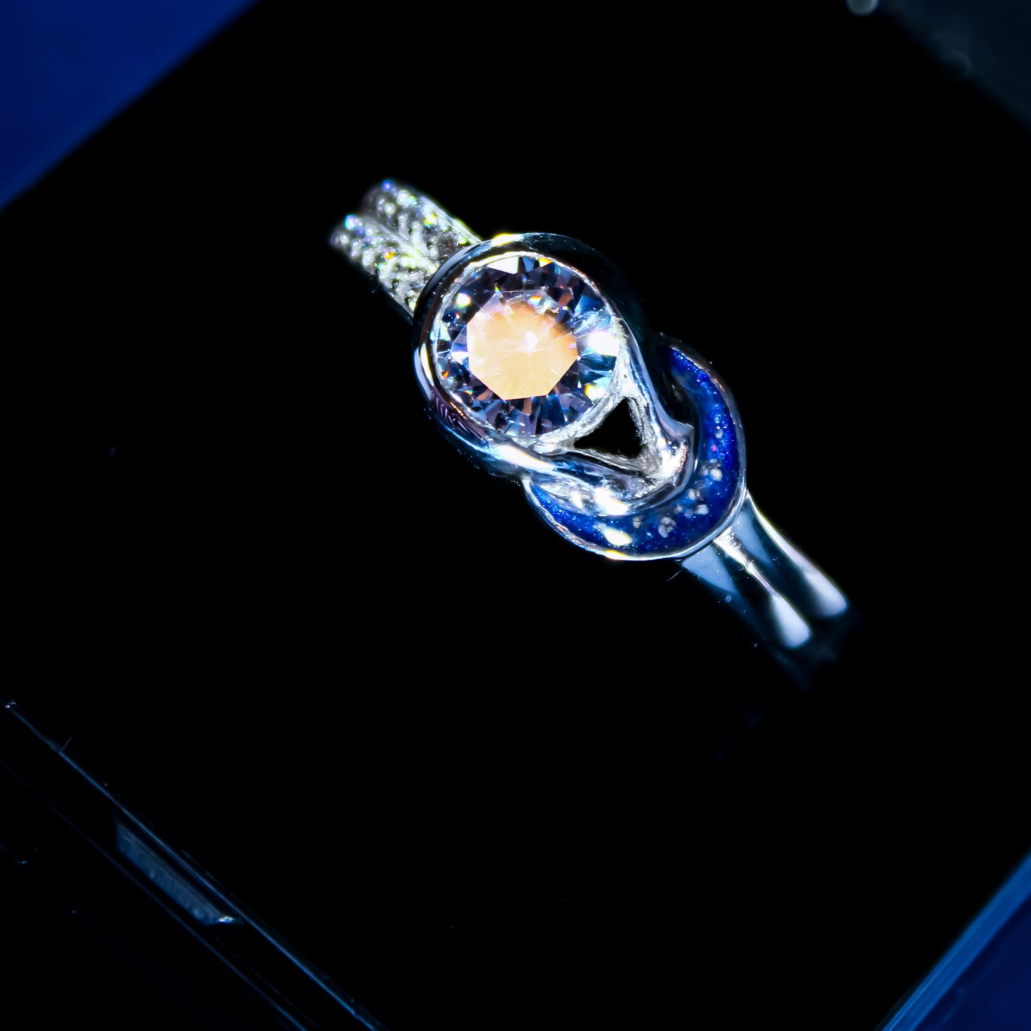 Luna Halo Ring